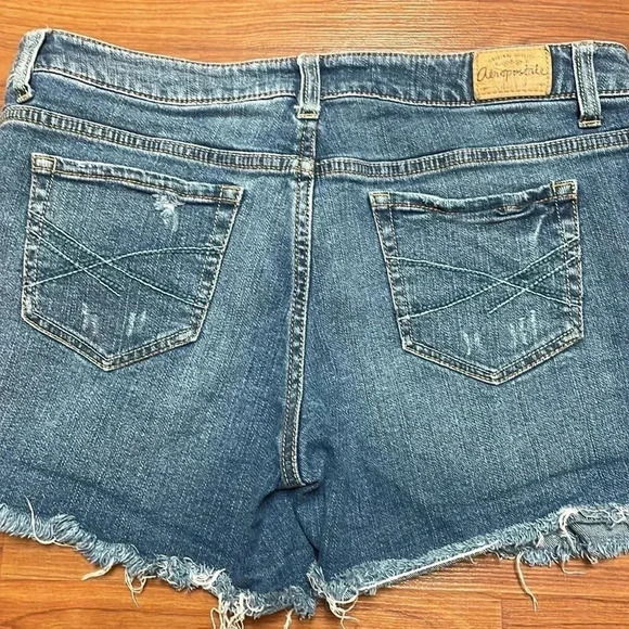 Aeropostale mid rise distressed shorts, size 8 - Picture 5 of 6